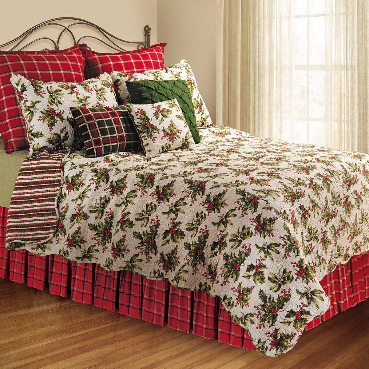 Mistletoe Cream Standard Sham