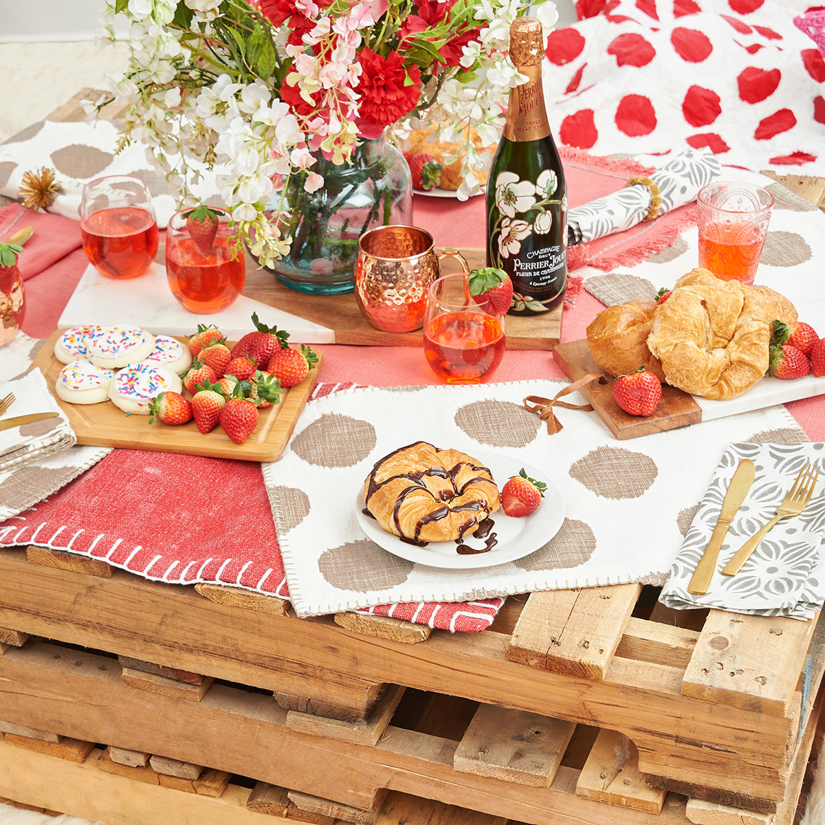 dot table linens
