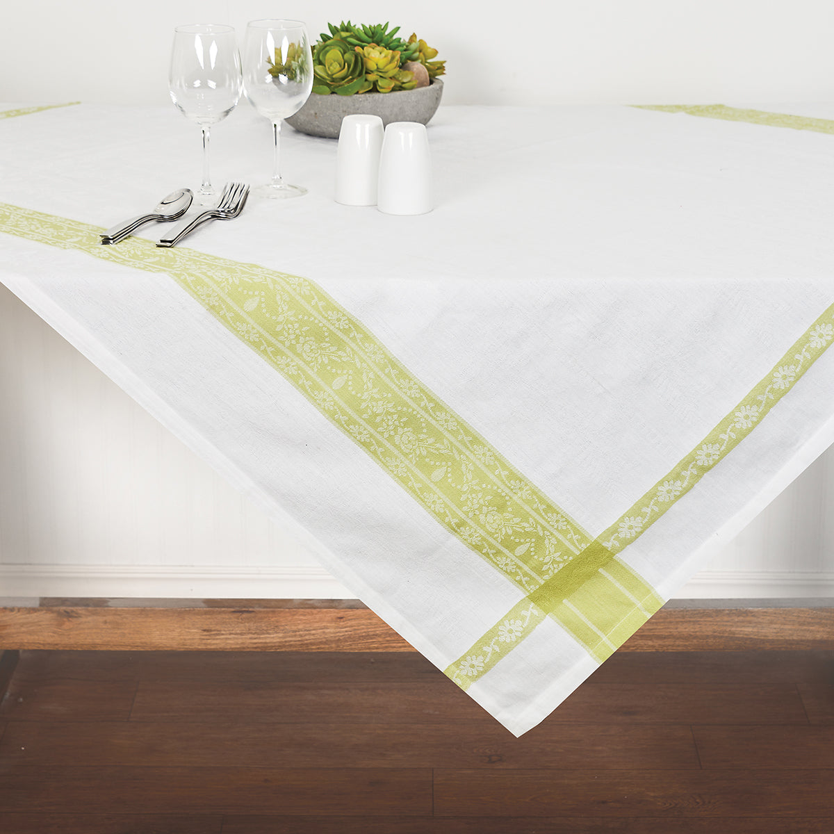Rose Trellis Jacquard Table Linens