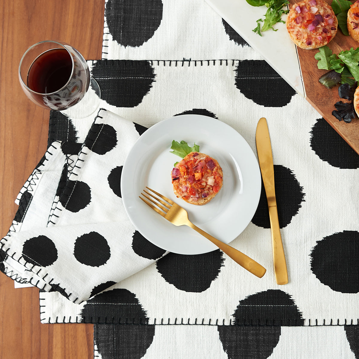 dot table linens