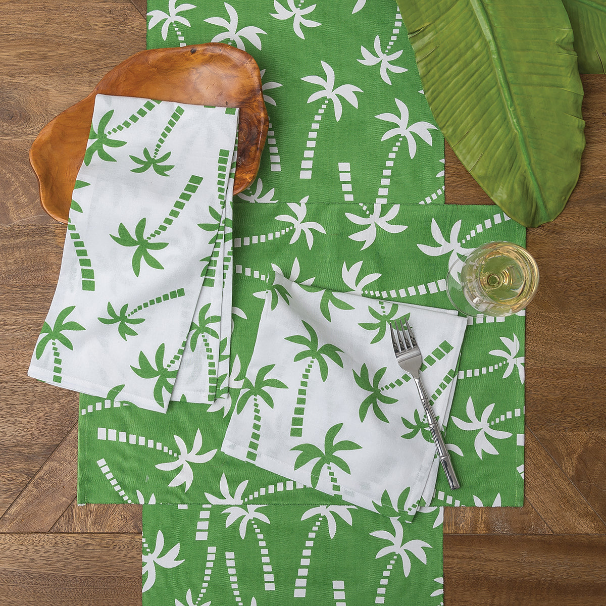 Beachy Palm Table Linens