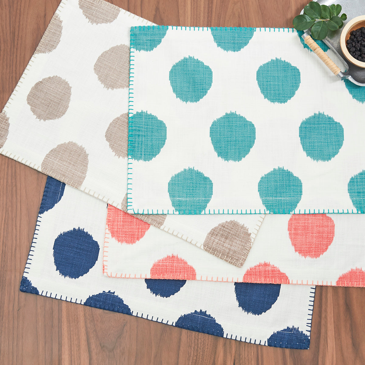 Dot Table Linens