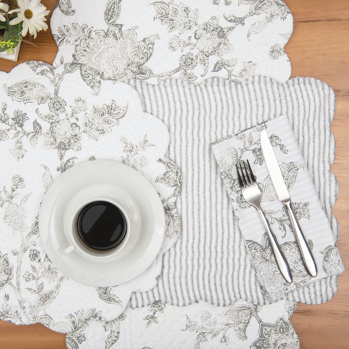 Miriam Table Linens