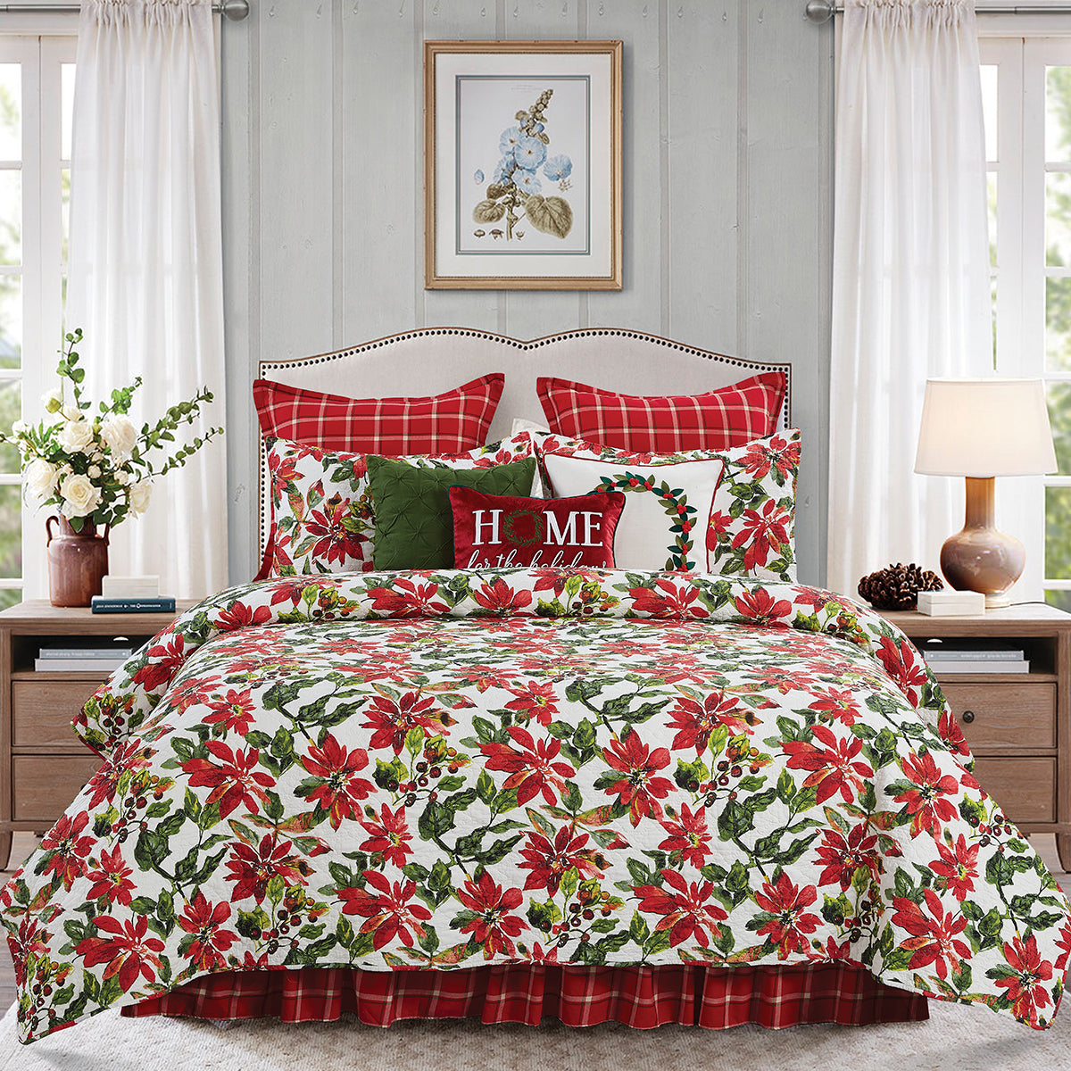 Poinsettia Berries Quilt Set